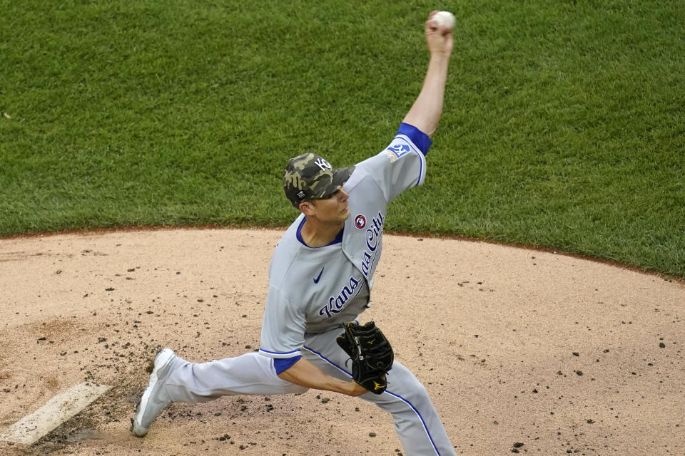 Kansas City Royals starting pitcher Mike Minor throws against the Chicago White Sox during the first inning of a baseball game in Chicago, Saturday, May 15, 2021. (AP Photo/Nam Y. Huh)