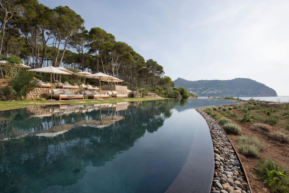 Take a dip in Pleta De Mar’s impressive infinity pool (Pleta de Mar)