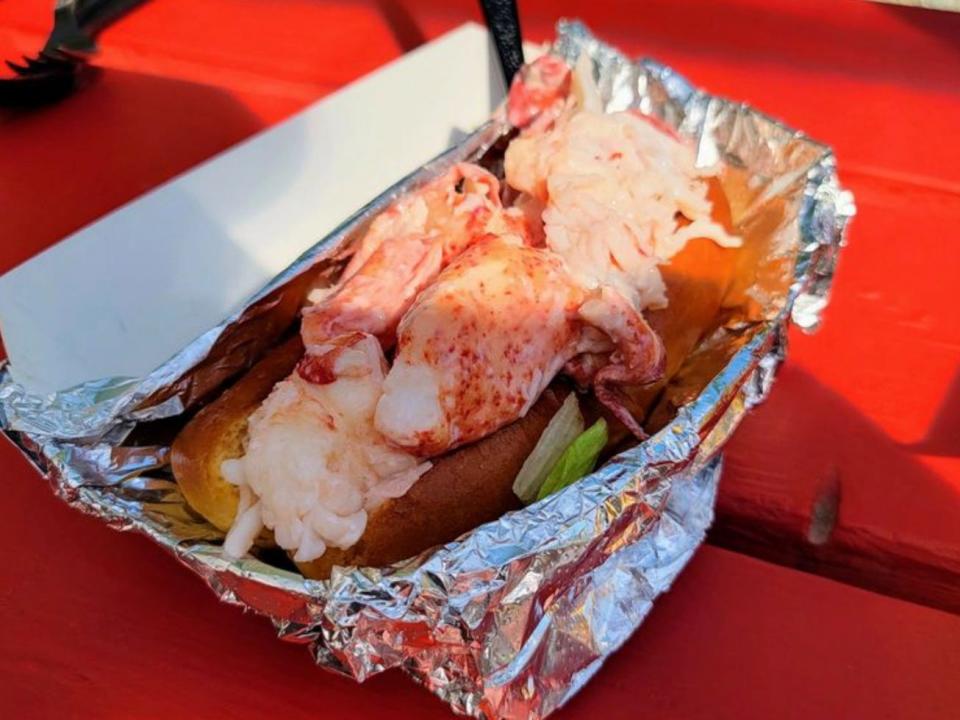 The Travelin Lobster lobster roll