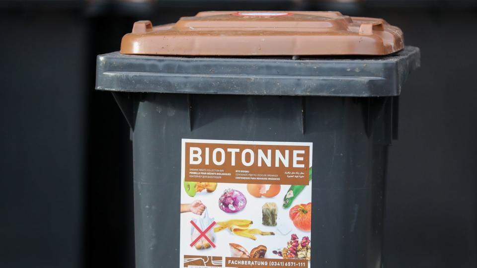 Immer wieder landen Dinge in der Biotonne, die dort gar nicht reingehören.