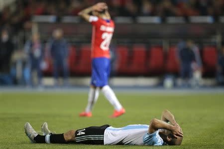 Argentina's Javier Mascherano reacts at the end of the first extra time period during the Copa America 2015 final soccer match against Chile at the National Stadium in Santiago, Chile, July 4, 2015. REUTERS/Jorge Adorno -