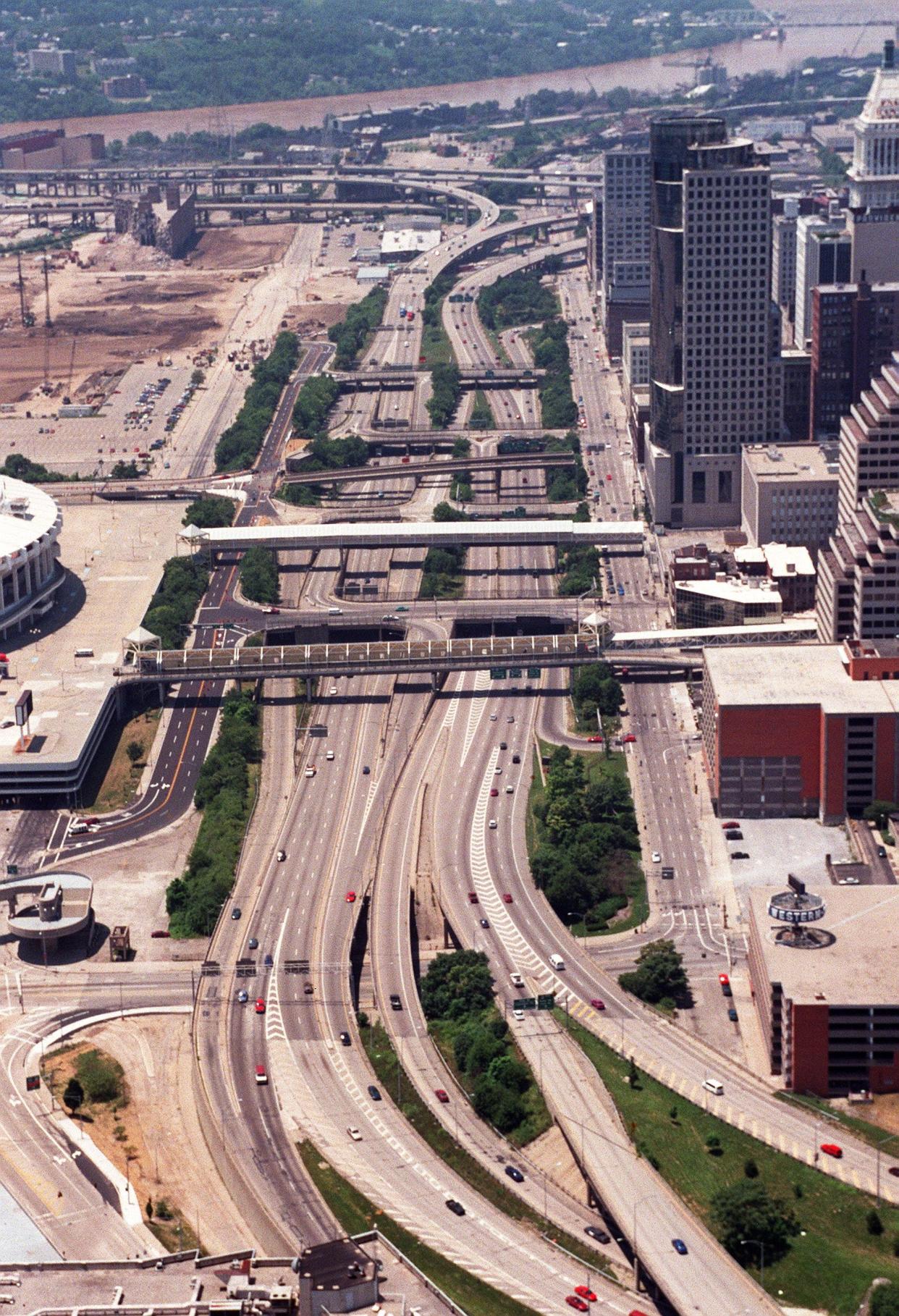 An aerial view of Fort Washington Way in July 1998, just prior to the massive reconstruction project completed in 2000. The history of construction of the local highways evolved with the changes in transportation and the city’s development.