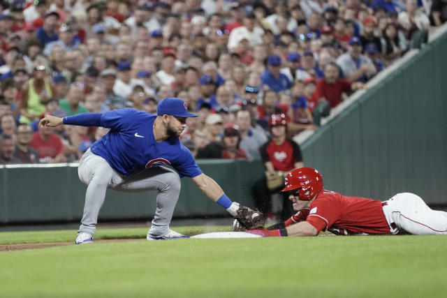 De La Cruz and Renfroe help Reds rally in 9th for 2-1 win over Cubs