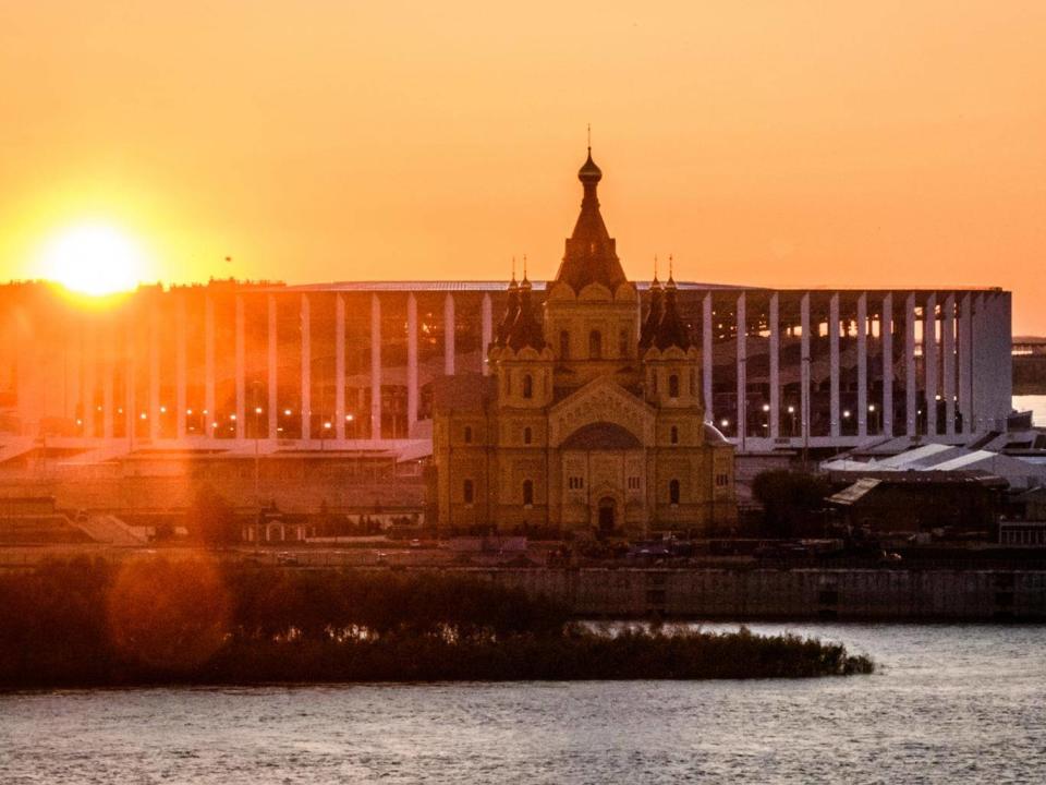 Nizhny Novgorod arena and Alexander Nevsky cathedral at sunset (Getty)