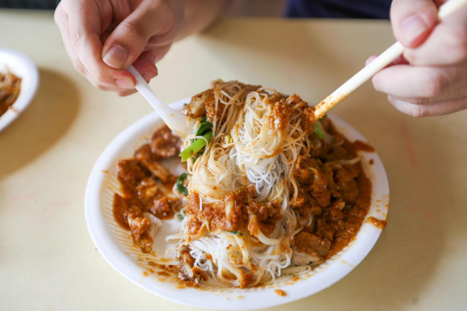 Shi Wei Da - photo of mixing bee hoon