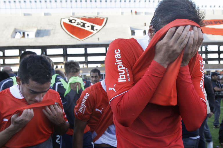 Tristeza y dolor en Avellaneda el 15 de junio de 2013; el Rojo se fue a la B con hidalguía y sin grandes incidentes