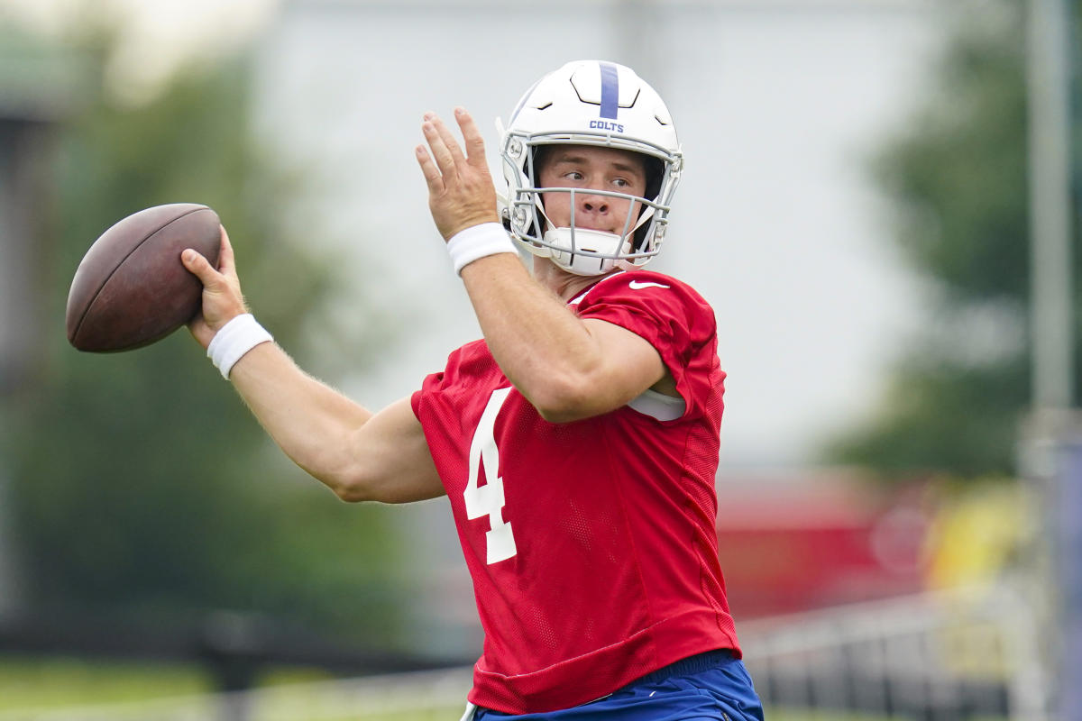 Former Texas quarterback Sam Ehlinger splits first-team reps at