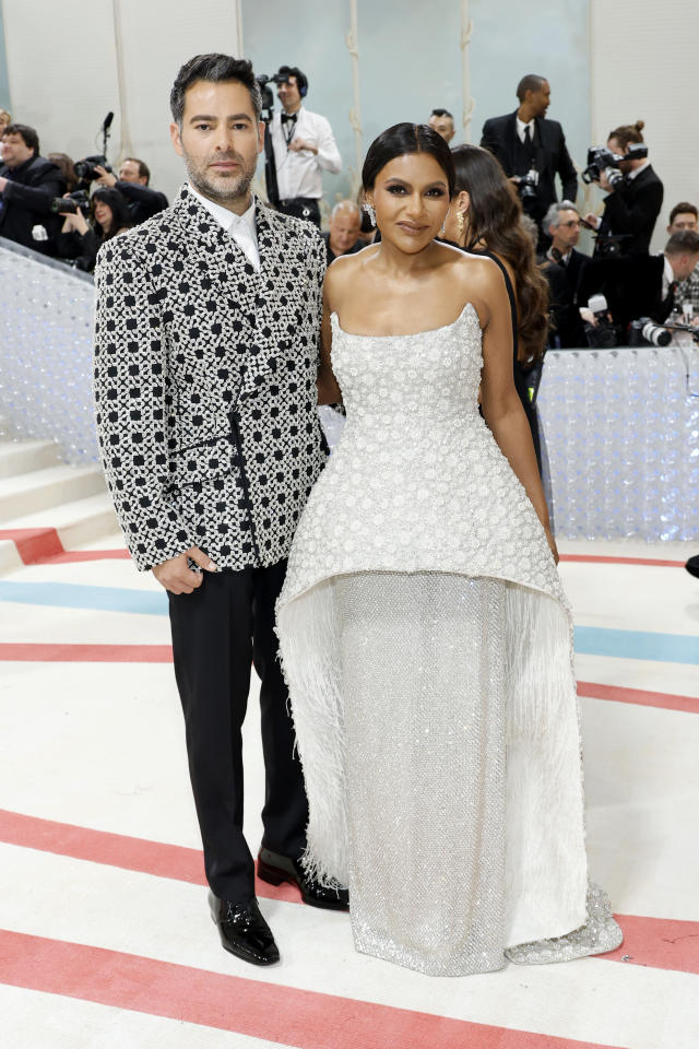 Mindy Kaling's Custom Jonathan Simkhai Gown Is a Nod to Chanel Couture