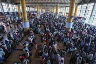 Migrant workers and their families queue to buy train tickets at a railway station, after government imposed restrictions on public gatherings in attempts to prevent spread of coronavirus disease (COVID-19), in Mumbai, India, March 21, 2020. REUTERS/Prashant Waydande