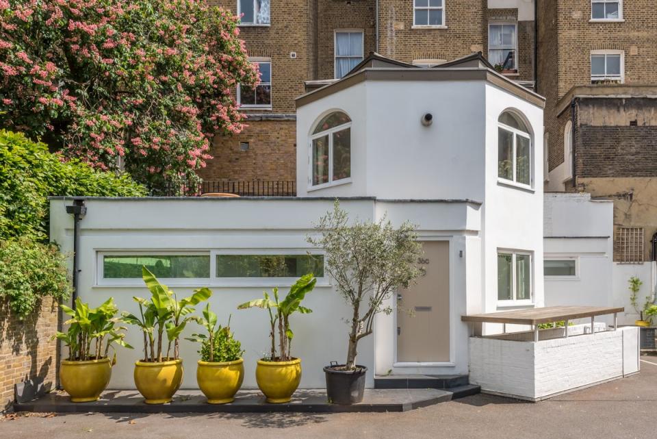 Linden Gardens in Notting hill is a characterful two-bedroom home (John D Wood & Co)