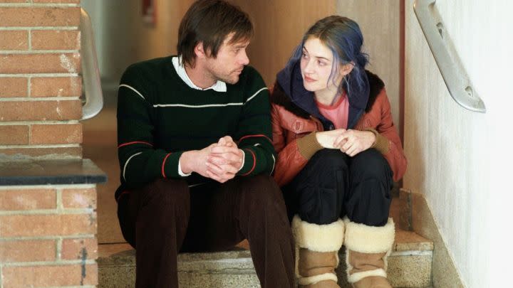 Kate Winslet and Jim Carrey as Clementine and Joel sitting next to each other in Eternal Sunshine of the Spotless Mind.