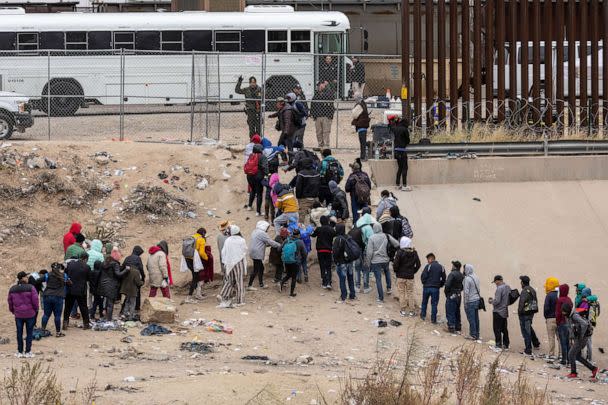 PHOTO: Immigrants seeking asylum turn themselves in to U.S. Border Patrol agents after wading across the Rio Grande to El Paso, Texas, Dec. 18, 2022 from Ciudad Juarez, Mexico. (John Moore/Getty Images)