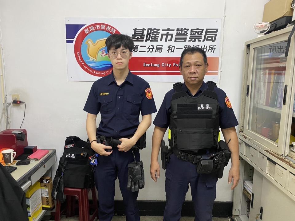 基隆市警察局第二分局和一路派出所警員呂佳駿、胡賢士（左至右）。（記者薛秀蓮翻攝)