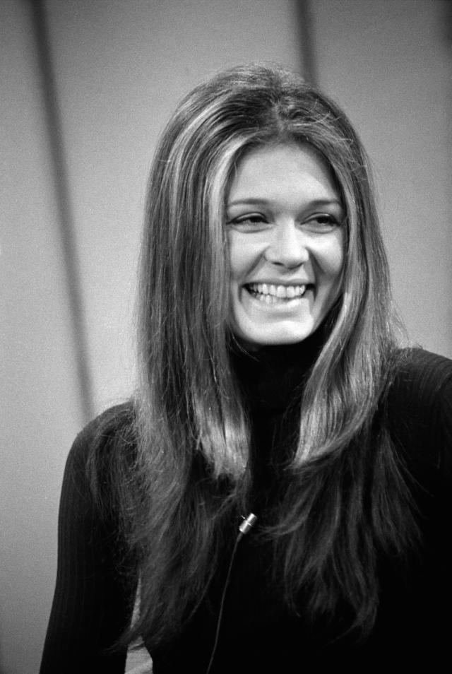 gloria steinem 1970 outfits