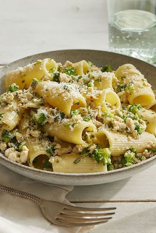 Rigatoni with Chicken and Broccoli