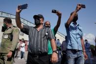 Mexican ship with humanitarian aid arrives in Havana.