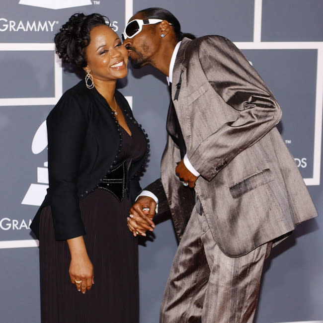 Snoop Dogg revela el secreto de un matrimonio feliz credit:Bang Showbiz