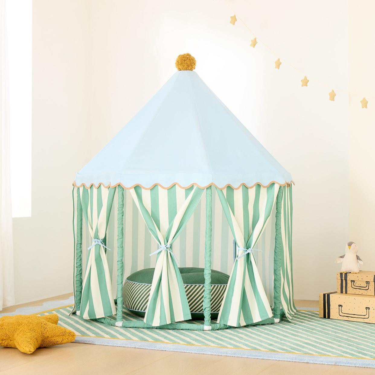 <p><a href="https://go.redirectingat.com?id=74968X1596630&url=https%3A%2F%2Fwww.westelm.com%2Fproducts%2Fsarah-sherman-samuel-circus-play-tent-d14688&sref=https%3A%2F%2Fwww.veranda.com%2Fshopping%2Fg34065735%2Fgifts-for-kids%2F" rel="nofollow noopener" target="_blank" data-ylk="slk:Shop Now;elm:context_link;itc:0;sec:content-canvas" class="link rapid-noclick-resp">Shop Now</a></p><p>Sarah Sherman Samuel Circus Play Tent</p><p>westelm.com</p><p>$249.00</p><span class="copyright">West Elm</span>