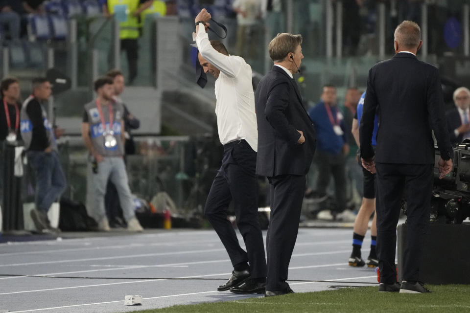 FILE - Juventus' head coach Massimiliano Allegri throws away his tie in anger as he leaves the pitch after getting a red card during the Italian Cup final soccer match between Atalanta and Juventus at Rome's Olympic Stadium, Wednesday, May 15, 2024. Juventus fired coach Massimiliano Allegri on Friday, May 17, 2024 for his ugly outburst toward the referees in the Italian Cup final. Juventus has two games left in Serie A but Allegri was due to miss them following a two-game suspension for his Cup final behavior on Wednesday. (AP Photo/Gregorio Borgia)