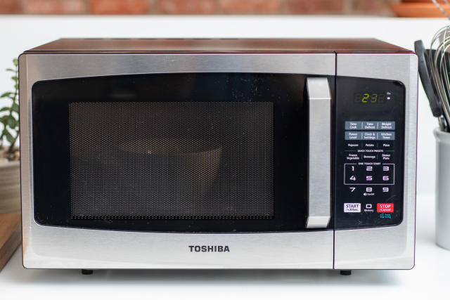  TOSHIBA EM925A5A-BS Countertop Microwave Oven, 0.9 Cu