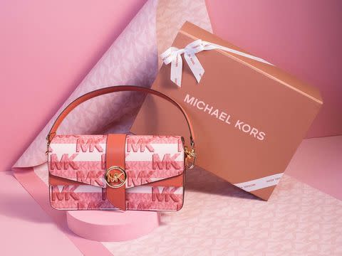 MICHAEL KORS今年情人節獻上全新七夕限定禮盒「Squared Love倍數浪漫」  PHOTO CREDIT: MICHAEL KORS