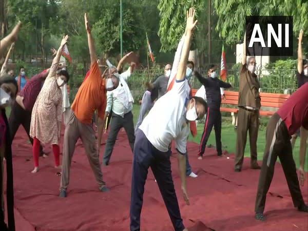 Union Health Minister Dr Harsh Vardhan performing Yoga at Maharaja Agrasen Park, on International Day Of Yoga. (Photo/ANI)