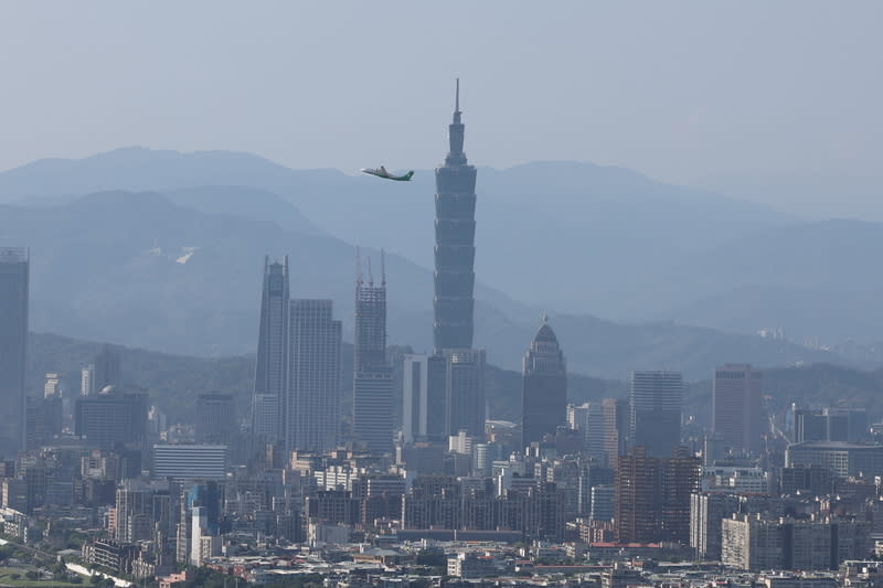 據國家氣候變遷科學報告（2024），若無法有效控制增溫，台灣夏天可能長達7個月。（中央社資料照）