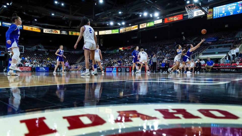 An IHSAA survey showed 68% of the state’s superintendents, principals and athletic directors favored expanding the Idaho high school state tournaments. Above, Rocky Mountain battles with Coeur d’Alene in the first round of the 5A girls basketball state tournament Feb. 15 at the Ford Idaho Center in Nampa. Darin Oswald/doswald@idahostatesman.com