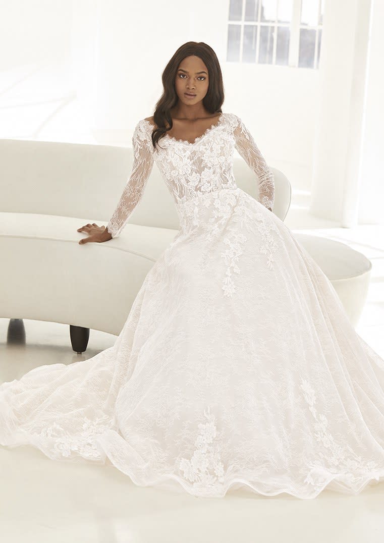 <cite class="credit">Photo courtesy of Pronovias</cite>