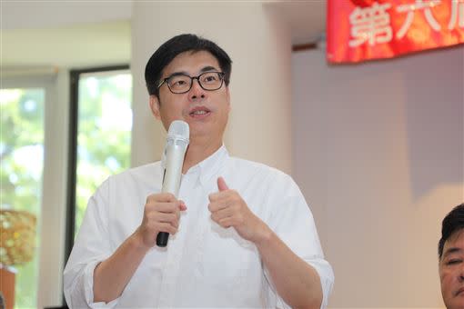 高雄市長參選人前行政院副院長陳其邁以過半支持度領先國民黨李眉蓁（示意圖／陳其邁辦公室提供）