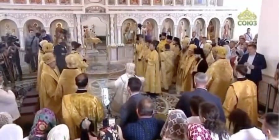 The moment Patriarch Kirill slipped on holy water