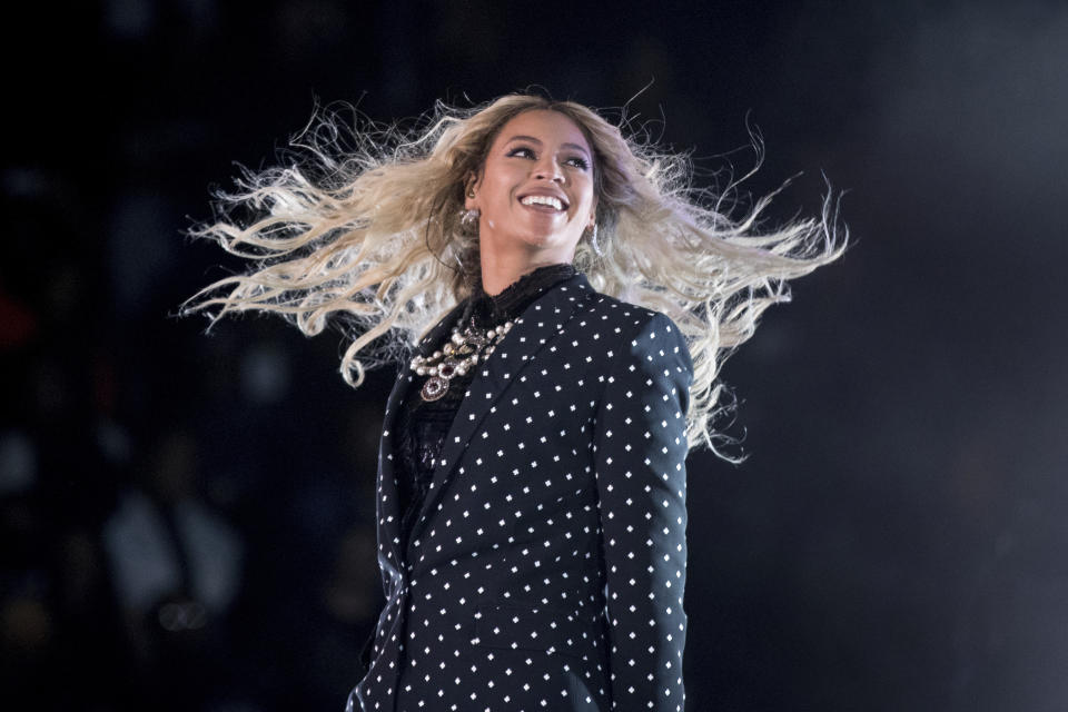 ARCHIVO - Beyoncé durante su presentación en el Wolstein Center, el 4, de noviembre de 2016, en Cleveland, Ohio. (Foto AP/Andrew Harnik, archivo)