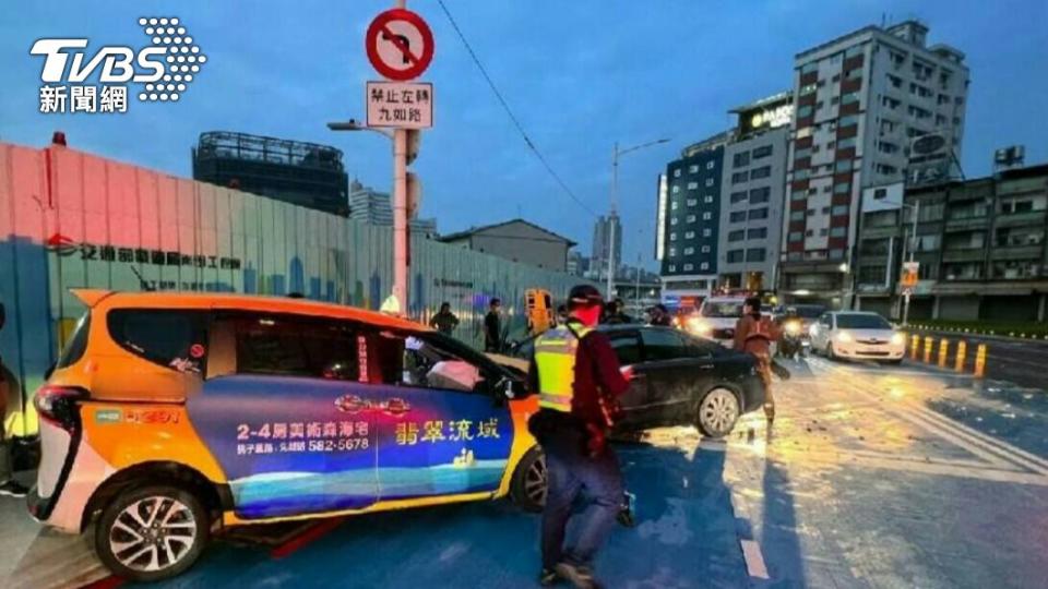 鄧男酒駕對撞計程車，釀4傷。（圖／警方提供）