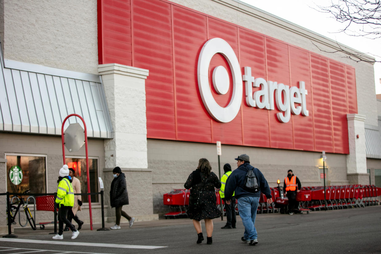 Shoppers queue outside Target during Black Friday sales in Chicago, Illinois, U.S., November 25, 2022. REUTERS/Jim Vondruska