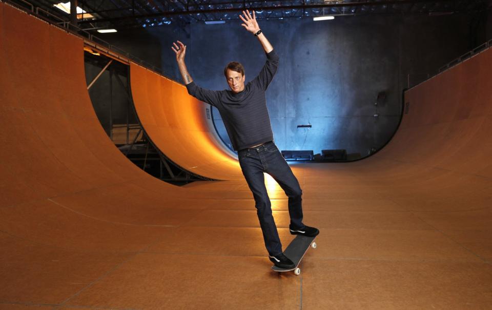 Skateboard-Legende Tony Hawk hat schon mit seinen ersten Videospielen vier Millionen Dollar verdient. - Copyright: picture alliance / abaca | TNS/ABACA