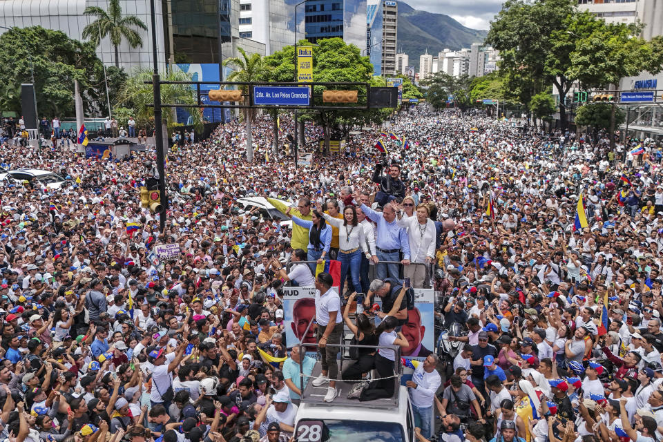 PHOTO COLLECTION Tensions rise in Venezuela after Sunday's