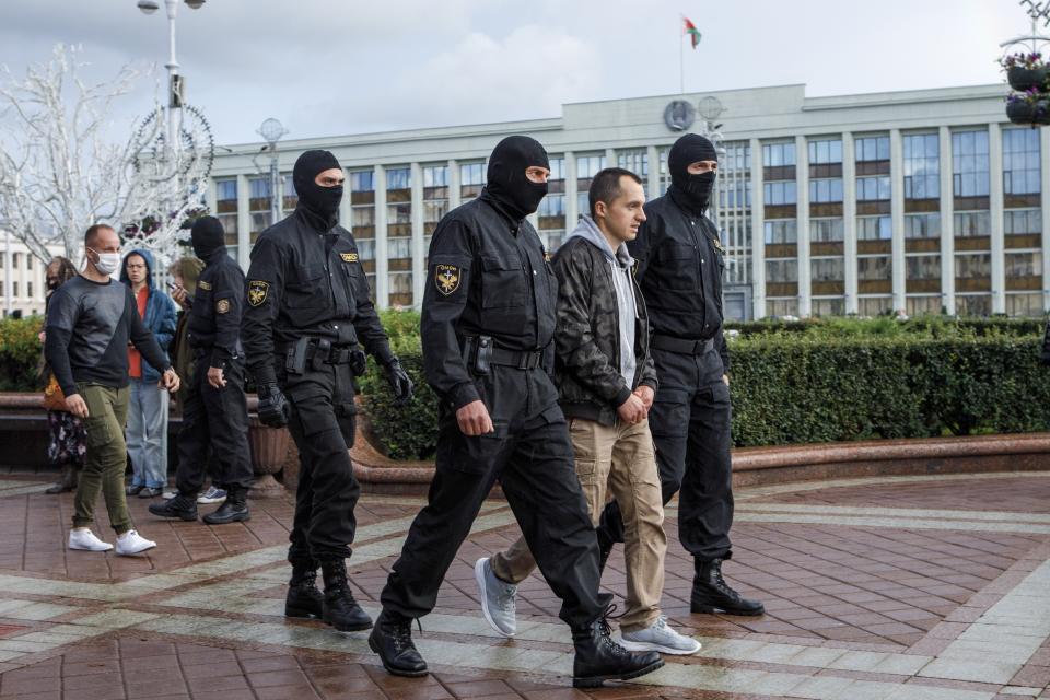 Riot police detain a protesters at Independence Square in Minsk, Belarus, Thursday, Aug. 27, 2020. Police in Belarus have dispersed protesters who gathered on the capital's central square, detaining dozens. (AP Photo/Dasha Sapranetskaya )