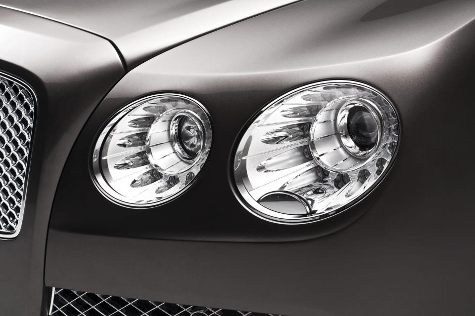 At the front of the car, a more upright chrome grille sits between the pairs of jewel-like LED headlamps. Emphasising the lower, wider stance, the outer lamps are the larger of the two. Beneath the front grille, the lower intake is now full width with no vertical divisions, but instead with a chromed horizontal accent that completes the dramatic face of the new Flying Spur. (Photo: Bentley Motors UK)