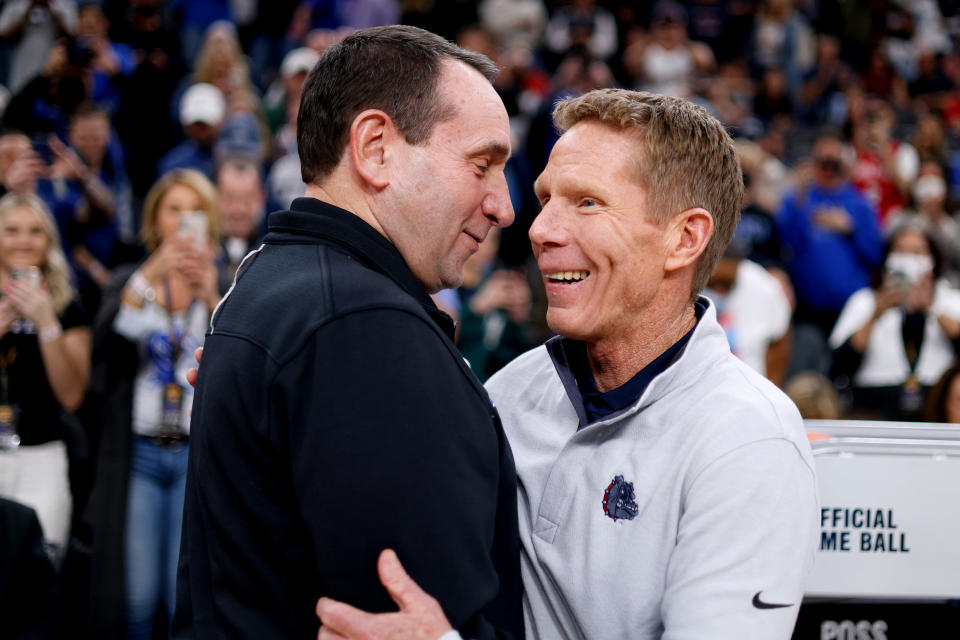 Head Coach Mark Few (R) of the Gonzaga Bulldogs and Head Coach Mike Krzyzewski of the Duke Blue Devils share a laugh before their game in the Continental Tire Challenge at T-Mobile Arena on November 26, 2021 in Las Vegas. , Nevada.  Duke won 84-81.  (Photo by Lance King/Getty Images)