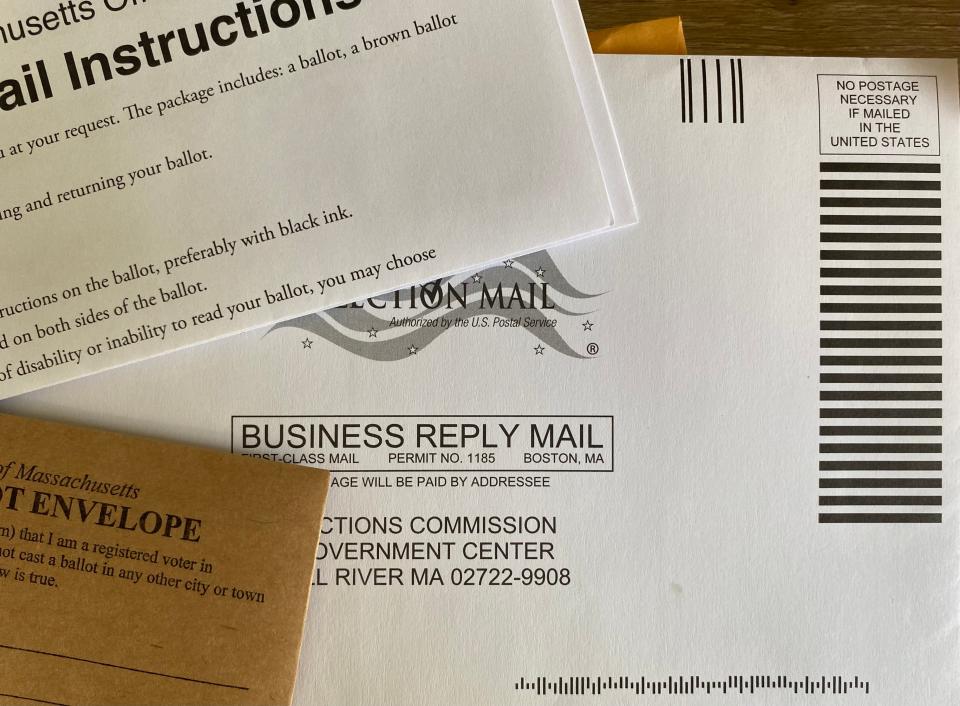 An early voting ballot for the 2022 primary includes instructions and return envelopes.