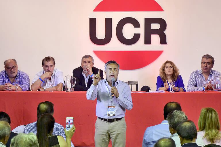 El gobernador mendocino ,Alfredo Cornejo, cuando fue proclamado titular del Comité Nacional de la UCR, en reemplazo de José Corral