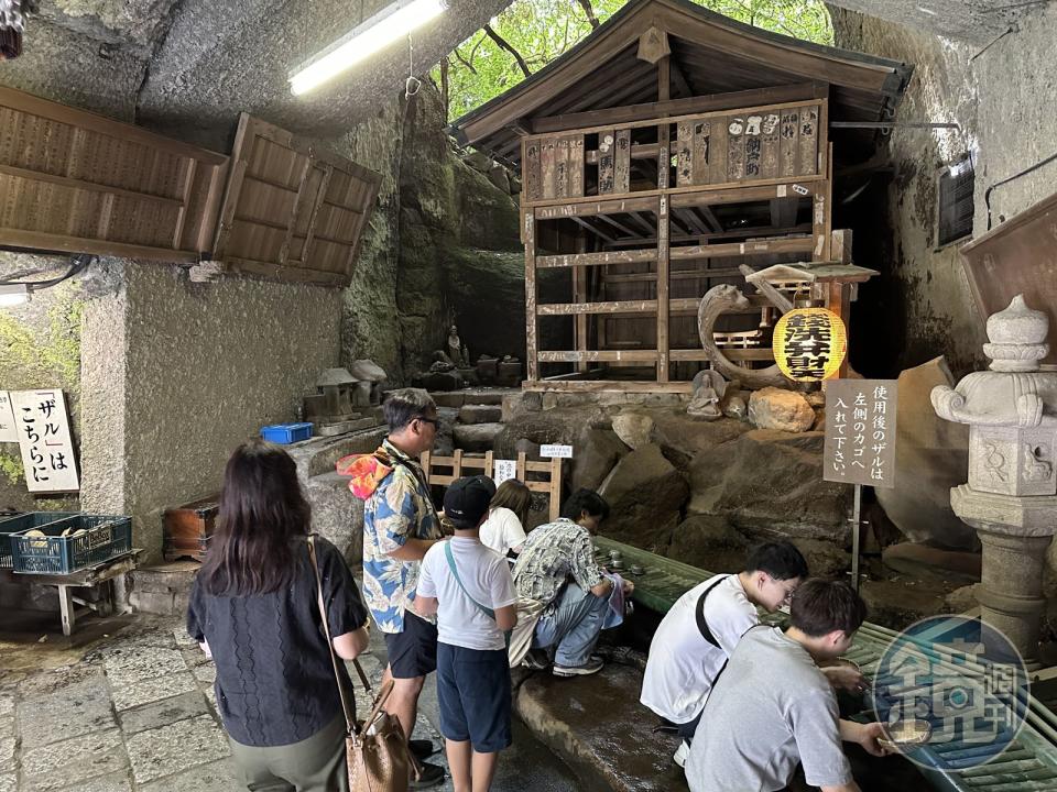 鎌倉的「錢洗弁財天宇賀福神社」是許多民眾特地前來朝聖參拜、祈求財運亨通的知名神社。