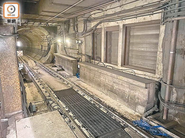 黃大仙站隧道出現滲水。