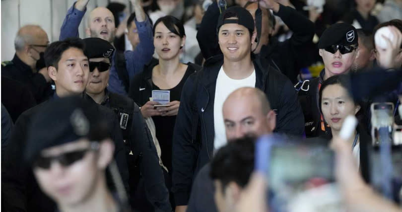 大谷翔平與妻子田中真美子於15日台灣時間下午正式抵達韓國。（圖／達志／美聯社）