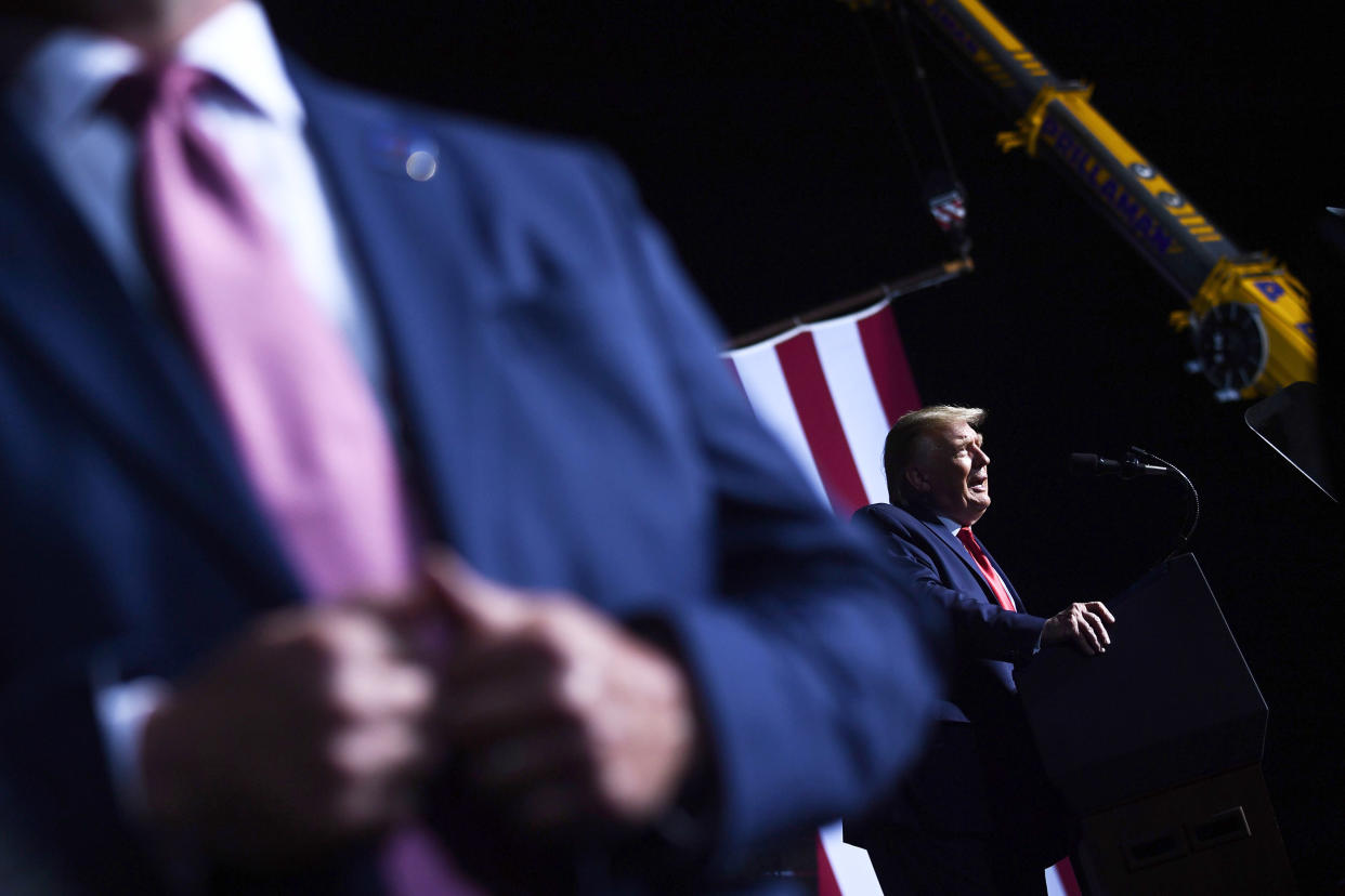 A secret service agent stands watch as US President Donald Trump speaks during a rally at Newport News/Williamsburg International September 25, 2020, in Newport News, Virginia. (Brendan Smialowski / AFP via Getty Images file)