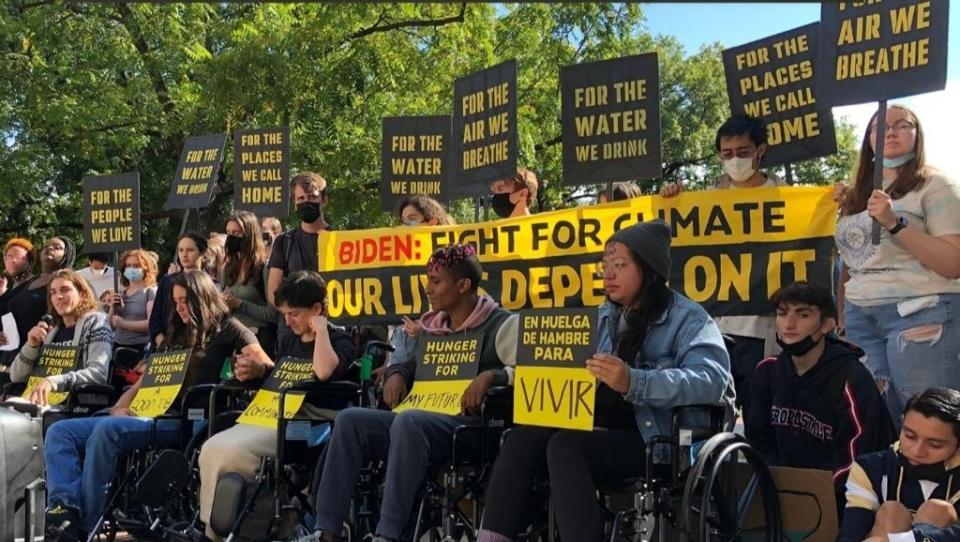 Hunger strikers from Generation on Fire (seated, in wheelchairs) outside the White House (Generation on Fire)