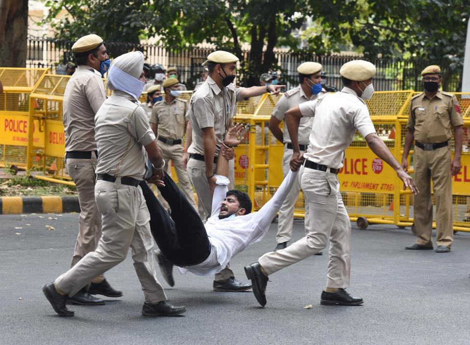 Police personal detain Indian Youth Congress activist shout slogans as they protest against rise in unemployment and against farmer bill presented by central government on September 22, 2020 in New Delhi, India. (Photo by Sonu Mehta/Hindustan Times via Getty Images)