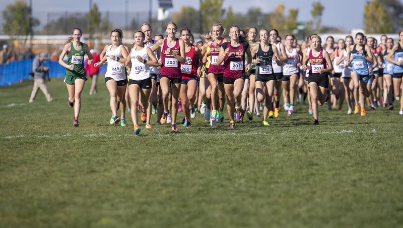 Cedar High’s girls cross-country team, shown here at last year’s 4A state meet, won its 4A divisional state-qualifying meet on Tuesday ahead of next week’s state championships.