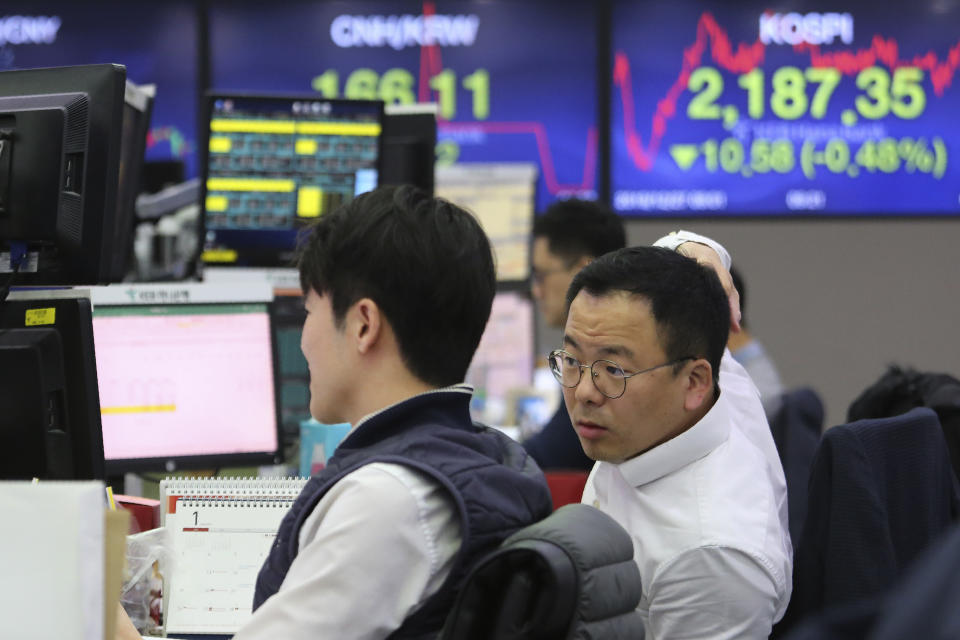 Currency traders watch monitors at the foreign exchange dealing room of the KEB Hana Bank headquarters in Seoul, South Korea, Friday, Dec. 27, 2019. Asian stocks followed Wall Street higher on Friday amid optimism U.S.-Chinese trade relations are improving. (AP Photo/Ahn Young-joon)