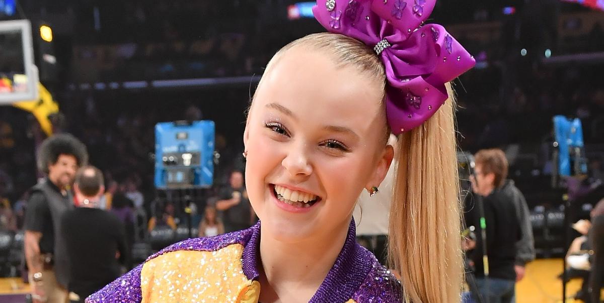 JoJo Siwa Apologized For Selling An Inappropriate Card Game To Kids